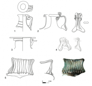 Free-blown jugs from (1) ?Araq en-Na?saneh (Wadi ed-Daliyeh); (2) Cave of Horror; (3) Cave of the Sandal (Cave VIII/28); and (4, 5) ?Abud Cave. (Drawings by Y. Rudman; photo by P. Shrago; drawings digitally formatted by S. Pirsky; courtesy of the American Schools of Oriental Research, the Israel Exploration Society, the Israel Antiquities Authority, and R. Porat)